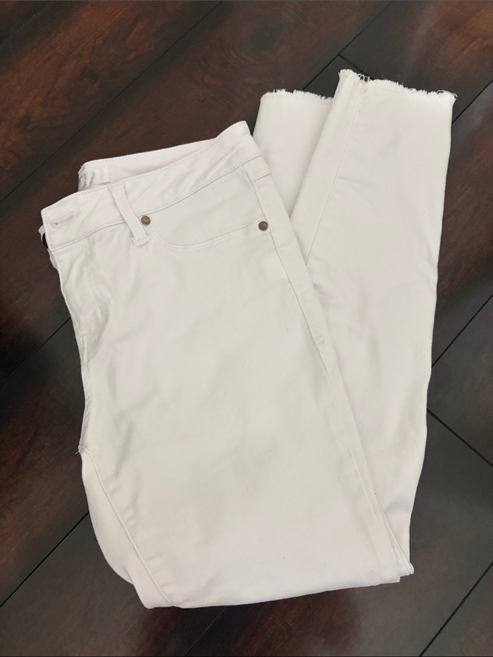 1822 Straight-Leg White Summer Jeans with Frayed Hem
